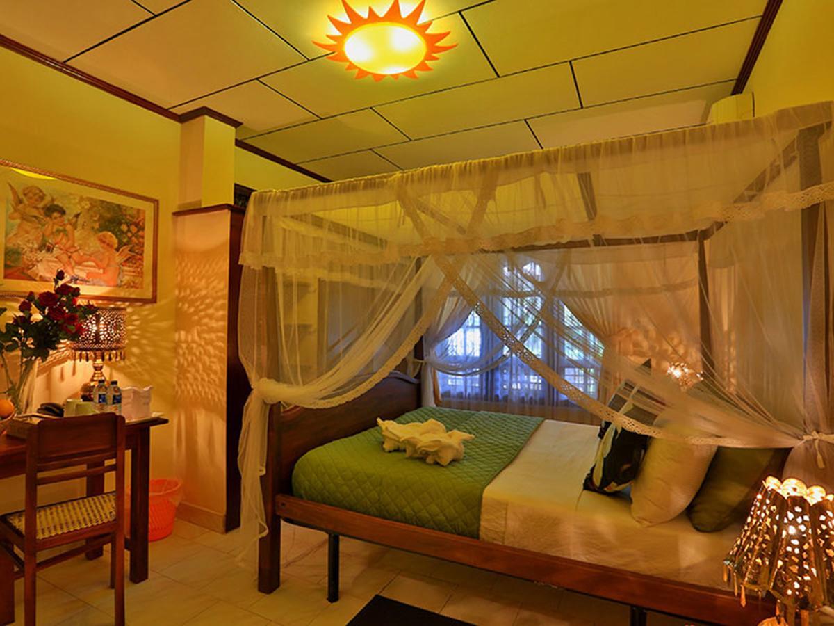 Deluxe Double Room (2 Adults + 1 Child)